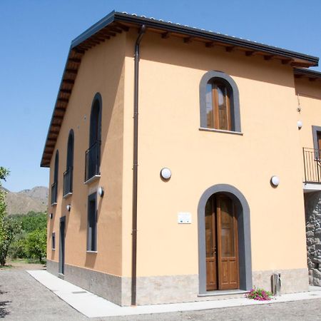 Hotel La Porta Delle Gole Motta Camastra Exterior foto