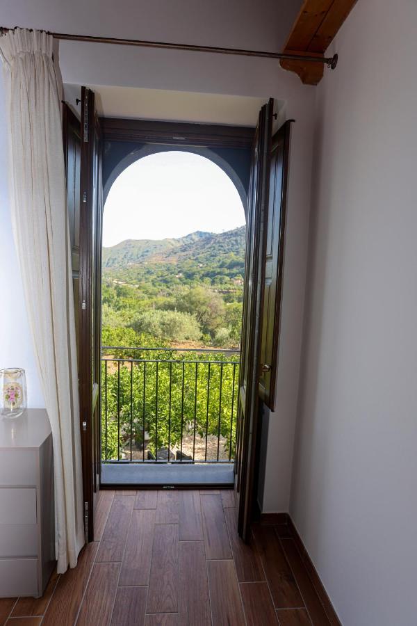 Hotel La Porta Delle Gole Motta Camastra Exterior foto