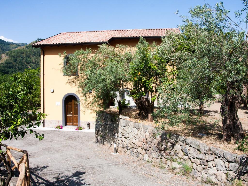 Hotel La Porta Delle Gole Motta Camastra Exterior foto