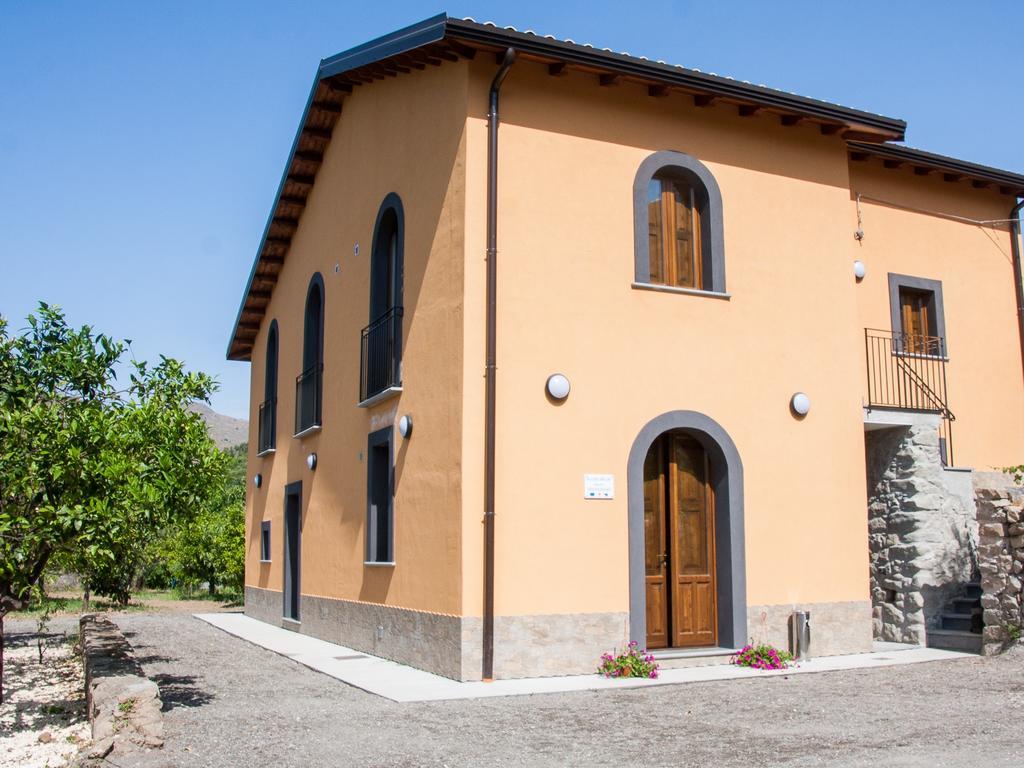 Hotel La Porta Delle Gole Motta Camastra Exterior foto