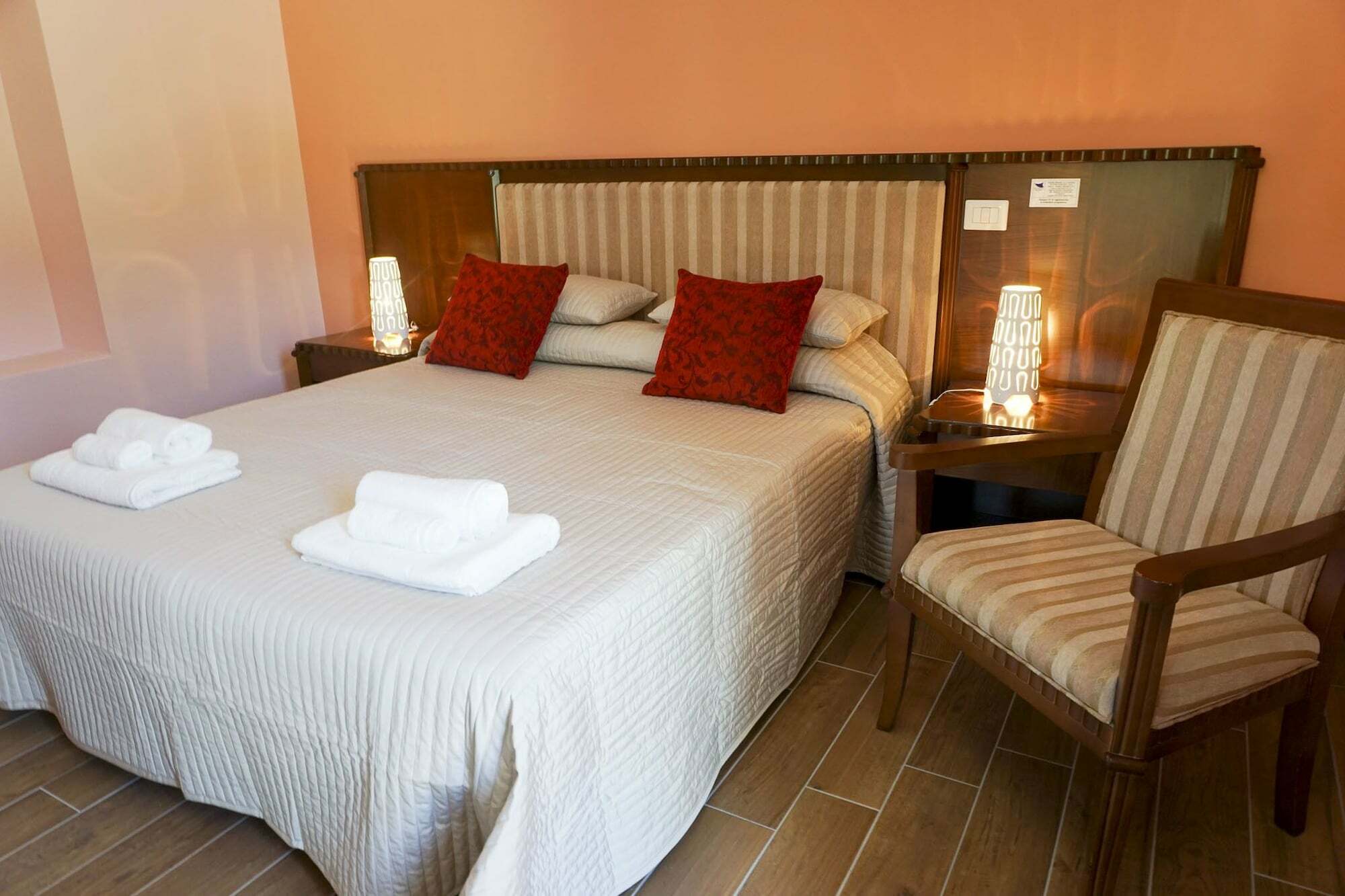 Hotel La Porta Delle Gole Motta Camastra Exterior foto